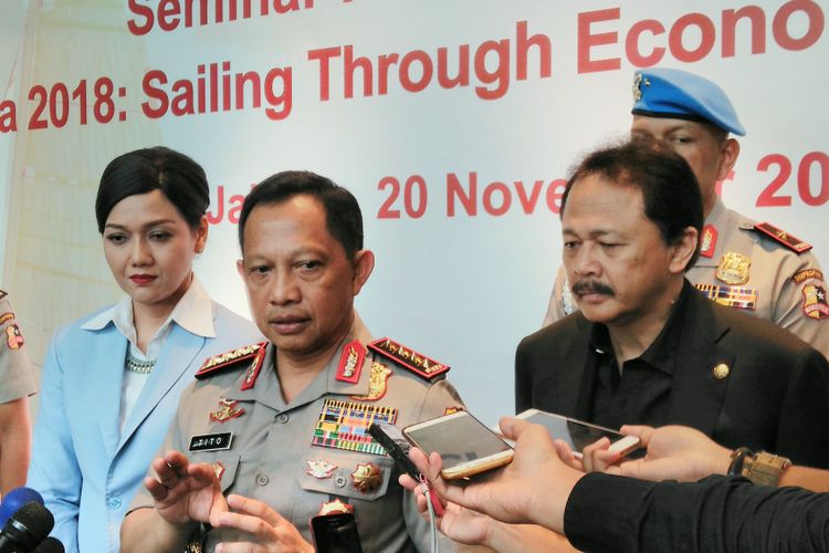 Kapolri Jenderal Polisi Tito Karnavian membuka perdagangan saham hari ini di Gedung Bursa Efek Indonesia (BEI) Jakarta, Senin (20/11/2017).