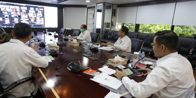 Kemensos dan jajarannya dalam Diklat P2K2 PKH melalui video conference di Kantor Kemensos RI, Senin (22/06/2020).