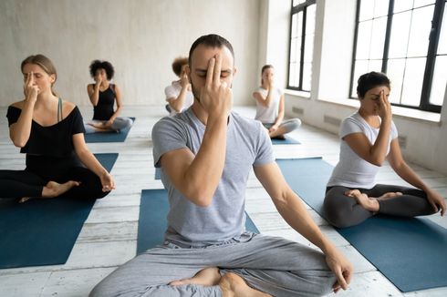 Cara Yoga Membantu Menurunkan Berat Badan, Selain Bakar Kalori