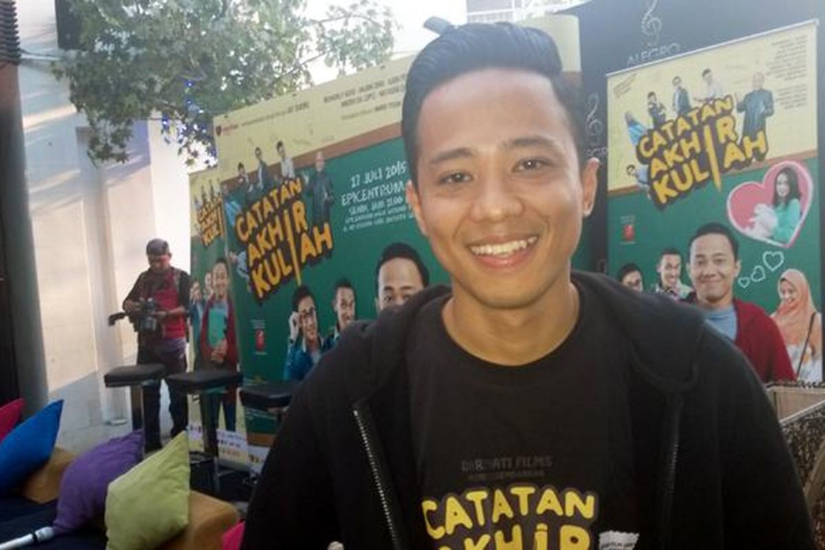 Artis peran dan komika Muhadkly Acho (31) hadir dalam jumpa pers film Catatan Akhir Kuliah, di kawasan Epicentrum, Kuningan, Jakarta Selatan, Senin (27/7/2015).
