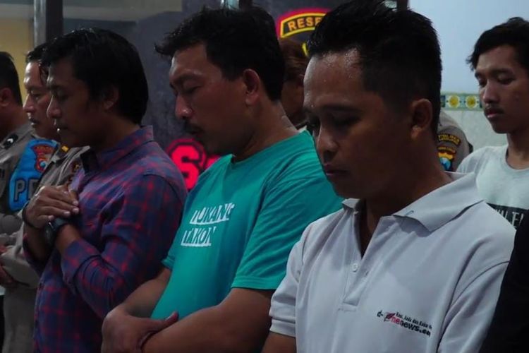 Puluhan jurnalis Lumajang laksanakan sholat ghaib untuk Azyumardi Azra, Selasa (20/9/2022)