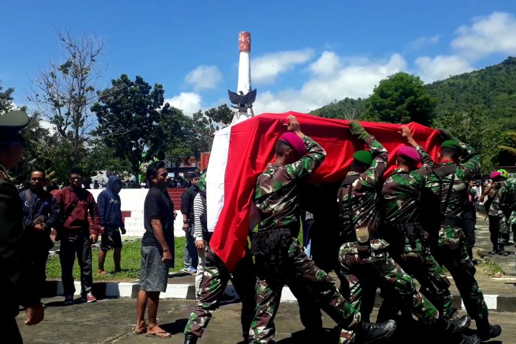 Sertu Anumerta Yusdin dimakamkan secara militer di Taman Makam Pahlawan Salobulo Palopo, Sulawesi Selatan, Sabtu (09/03/2019