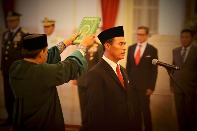 Andi Amran Sulaiman kembali dlantik lagi menjadi Menteri Pertanian oleh Presiden Joko Widodo (Jokowi) di Istana Negara, Jakarta, Rabu (25/10/2023).