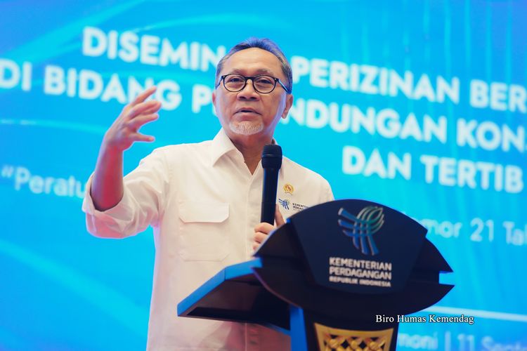 Menteri Perdagangan (Mendag) Zulkifli Hasan membuka acara Diseminasi Perizinan Berusaha di Bidang Perlindungan Konsumen dan Tertib Niaga yang diselenggarakan di Jakarta, Senin (11/9/2023). Acara ini dilaksanakan secara hibrida dan dihadiri sekitar 200 peserta secara fisik dan 1.000 peserta secara daring.