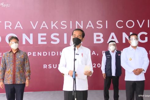 Didampingi Ridwan Kamil, Jokowi Tinjau Vaksinasi Covid-19 Massal di RS UI