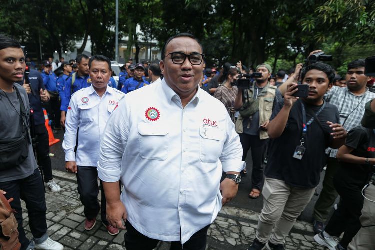 Presiden Konfederasi Serikat Pekerja Seluruh Indonesia (KSPSI) Andi Gani Nena Wea di kawasan Kebayoran, Jakarta, Senin (1/5/2023). 