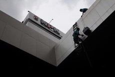 Pedagang Kaki Lima Antarkan Uang Bangun Gedung ke KPK