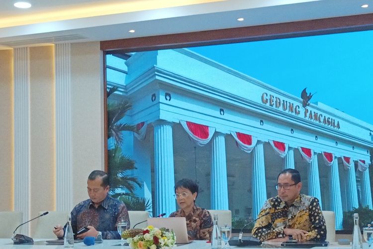 Menteri Luar Negeri (Menlu) Retno Marsudi saat memberikan keterangan pers soal perkembangan situasi Gaza di Kantor Kemenlu, Jakarta Pusat, Rabu (1/11/2023).