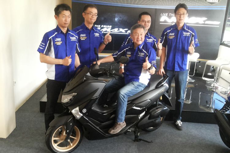 Presiden Direktur PT YIMM Minoru Morimoto saat memperkenalkan New NMAX di Sirkuti Karting Sentul, Bogor, Sabtu (9/12/2017).