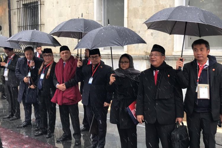 Rombongan menteri dan kepala lembaga yang mendampingi kunjungan Presiden Jokowi di Kabul, Afghanistan, Senin (29/1/2018).
