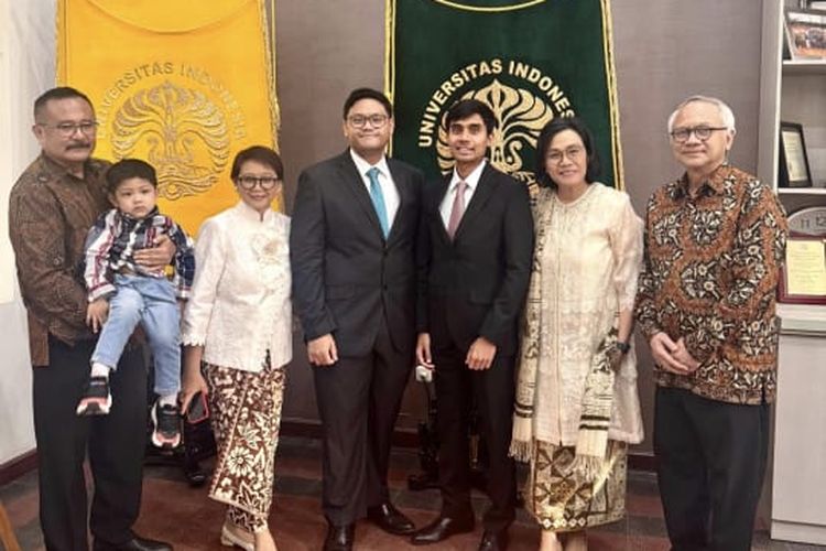 Sri mulyani dan Retno Marsudi bertemu di momen wisuda anak.