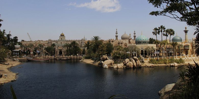 Tampak zona Arabian Coast yang merupakan salah satu wahana di Tokyo Disney Sea.
