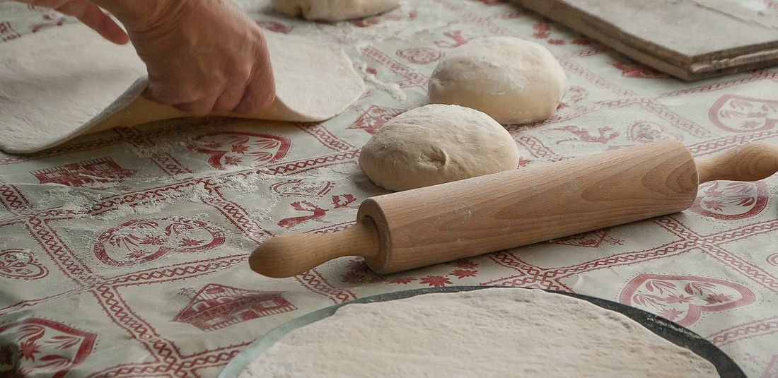 Ilustrasi adonan pizza. 