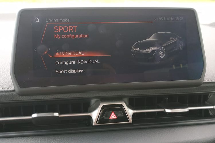 Mode Sport pada Toyota Supra 2019 yang bisa diatur sesuai keinginan pengemudi
