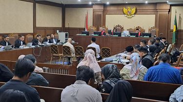 Surat edaran komite sekolah yang ditempel di papan pengumuman