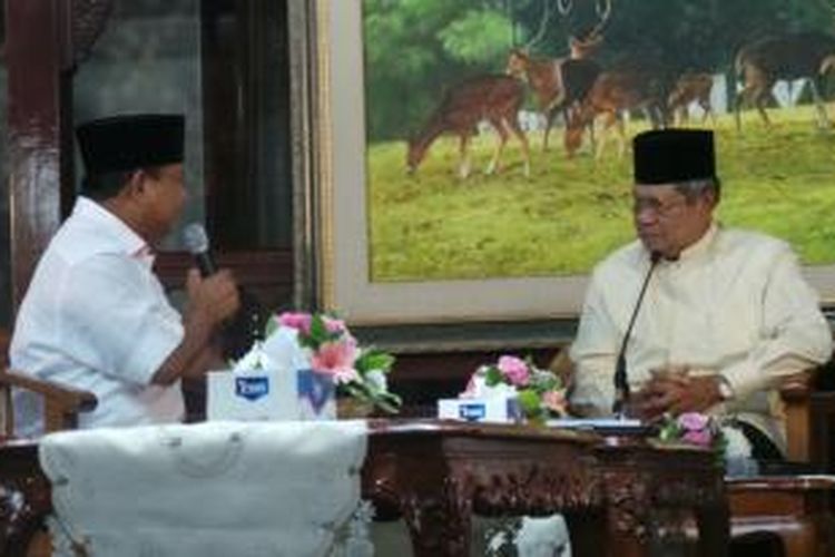 Calon presiden Prabowo Subianto bertemu Presiden Susilo Bambang Yudhoyono di Cikeas, Jawa Barat, Jumat (4/7/2014) malam.