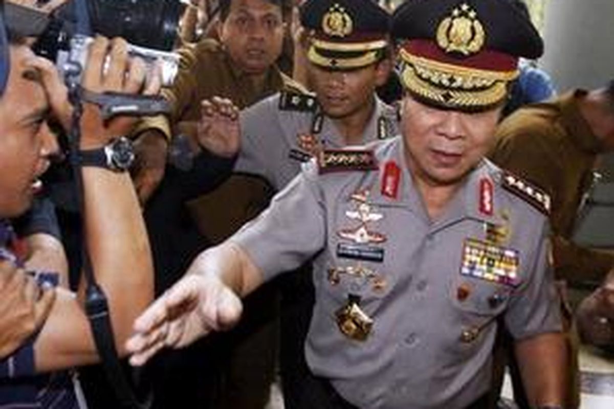 Kepala Kepolisian Republik Indonesia (Kapolri), Bambang Hendarso Danuri memenuhi panggilah Tim verifikasi dan investigasi proses hukum Bibit Samad Rianto dan Chandra Hamzah di Wantimpres, Jakarta Pusat, Rabu (4/11). 