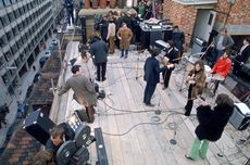 John Lennon dan George Harrison Bertengkar, Konser Rooftop Ikonik The Beatles di Film Dokumenter Let It Be Nyaris Tak Terwujud