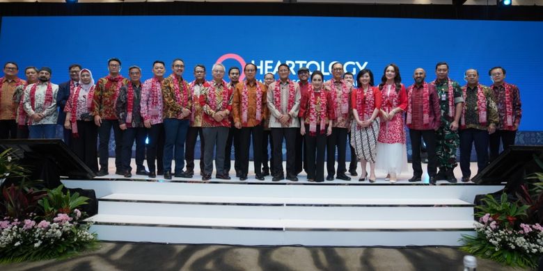 Jajaran manajemen dan tim dokter dalam peresmian Heartology Cardiovascular Hospital di Jakarta (30/7/2024).