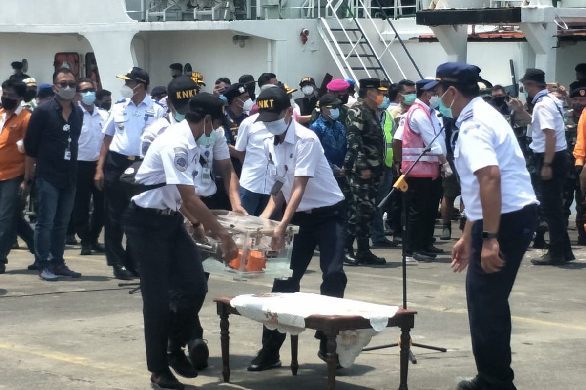 CVR Sriwijaya Air SJ 182 yang mengalami kecelakaan di Kepulauan Seribu pada Sabtu (9/1/2021) lalu ditemukan.