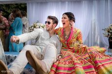Senyum Bahagia Priyanka Chopra dan Nick Jonas di Upacara Mehendi