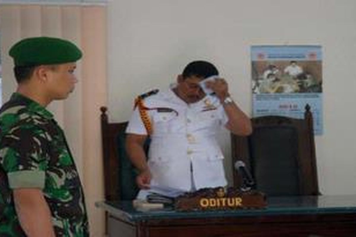 Sersan Dua (Serda) Yusuf Hernawan (28) anggota TNI Bidang Hukum Kodam IV/Diponegoro terdakwa pembunuhan terhadap mahasiswi dituntut 12 tahun penjara pada sidang yang digelar di  Pengadilan Militer II-10, Jalan Kertanegara VI/8 Semarang, Selasa (17/4/2012). 