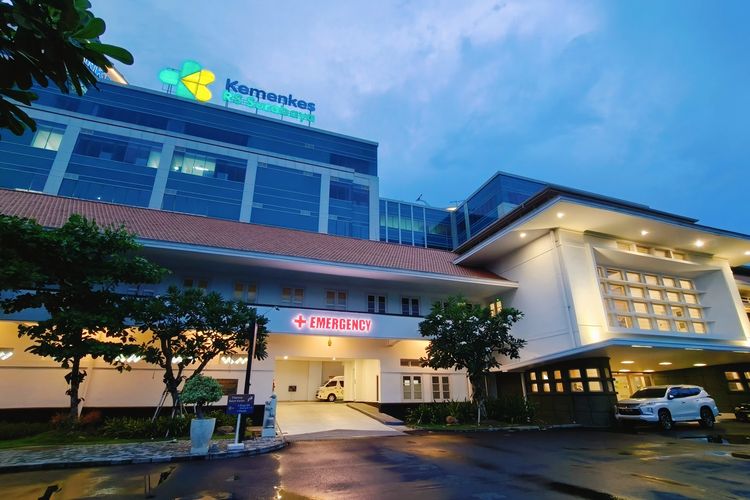 Suasana sore hari RSUP Kemenkes Surabaya yang merupakan rumah sakit milik pemerintah dan telah diresmikan tahun 2025.