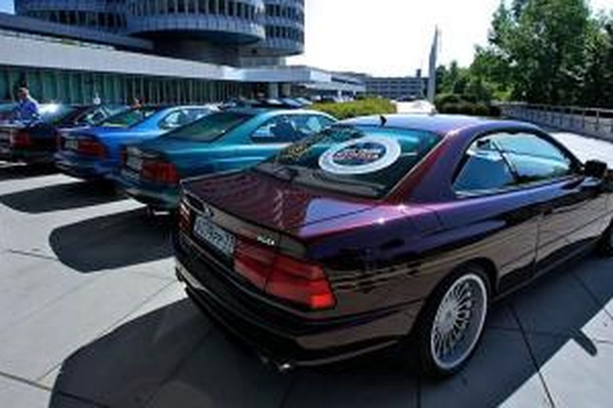 BMW 8-Series berkumpul di markas BMW.