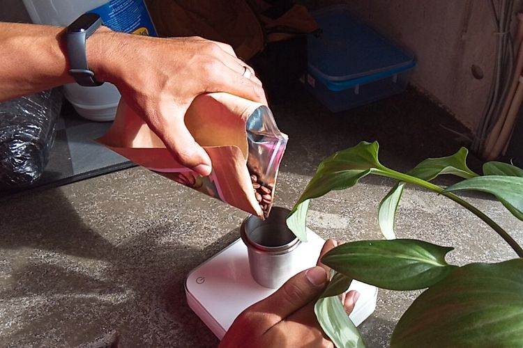 Cara Membuat Es Kopi Bali Kintamani ala Kafe di Malang ...