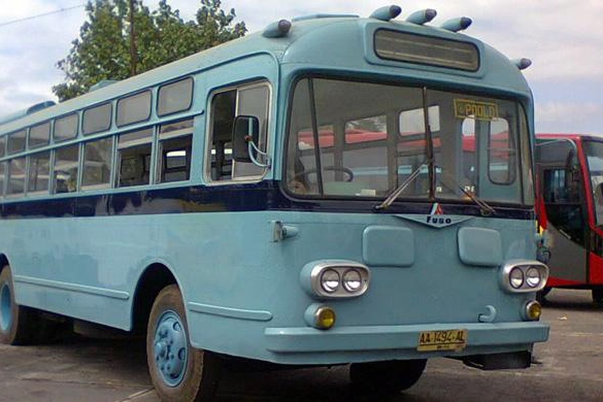 Ilustrasi, bus klasik yang menjadi sejarah perkembangan transportasi di Indonesia.