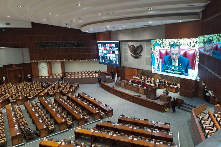 Suasana rapat paripurna pembukaan masa persidangan IV tahun sidang 2022-2023 di Gedung DPR, Senayan, Jakarta Pusat, Selasa (14/3/2023). 