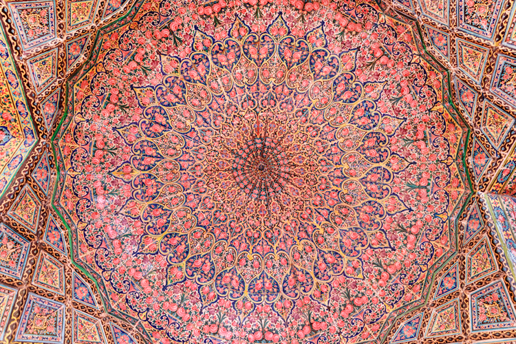 Mozaik di Masjid Nasir Al-Molk atau Pink Mosque, Iran