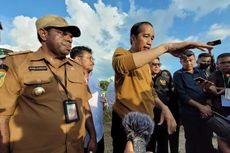 Pertama Kali Injakkan Kaki di Keerom, Presiden Jokowi Ikut Tanam Jagung Bersama Petani