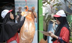 Yayasan WINGS Peduli Perluas Pembinaan Bank Sampah di Surabaya dan Bekasi