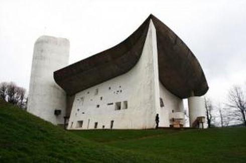 Mahakarya Le Corbusier Dirusak Pencoleng