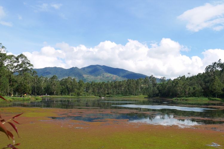 Obyek wisata Situ Cisanti di Bandung, Jawa Barat, Senin (25/12/2017).