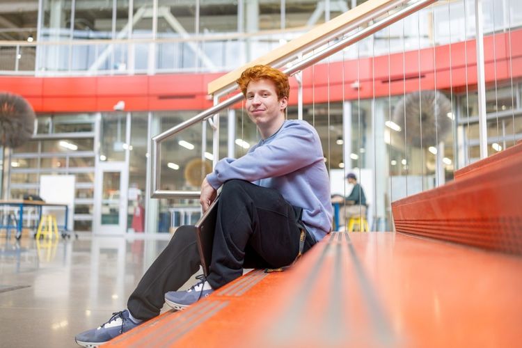 Benjamin Brundage, seorang mahasiswa tingkat akhir jurusan Ilmu Komputer di Rochester Institute of Technology (RIT) menjadi tokoh kunci di balik operasi penumbangan Kimwolf, salah satu jaringan botnet paling merusak yang pernah mengancam internet.