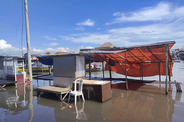 Sejumalah pemukiman warga di Pasuruan terendam banjir rob.