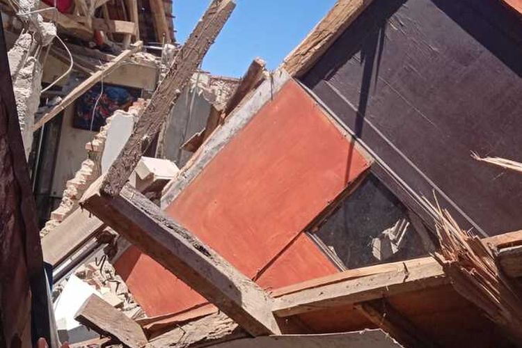 Sejumlah bangunan dan jalan mengalami kerusakan akibat gempa yang melanda Kabupaten Bandung, dua Kecamatan menjadi lokasi paling terdampak akibat gempa berkekuatan 5,0 magnitudo, Rabu (18/2024)