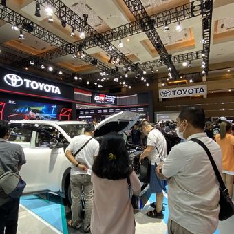 Suasana booth Toyota