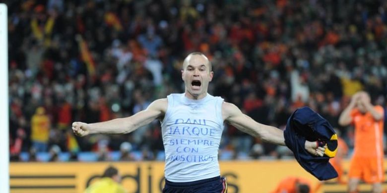 Gelandang timnas Spanyol Andres Iniesta merayakan gol ke gawang Belanda pada final Piala Dunia 2010 di Stadion Soccer City, Johannesburg, Afrika Selatan, 11 Juli 2010.