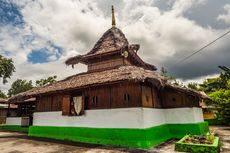 Sejarah Masjid Wapauwe, Masjid Tertua di Maluku serta Arsitektur dari Kayu  