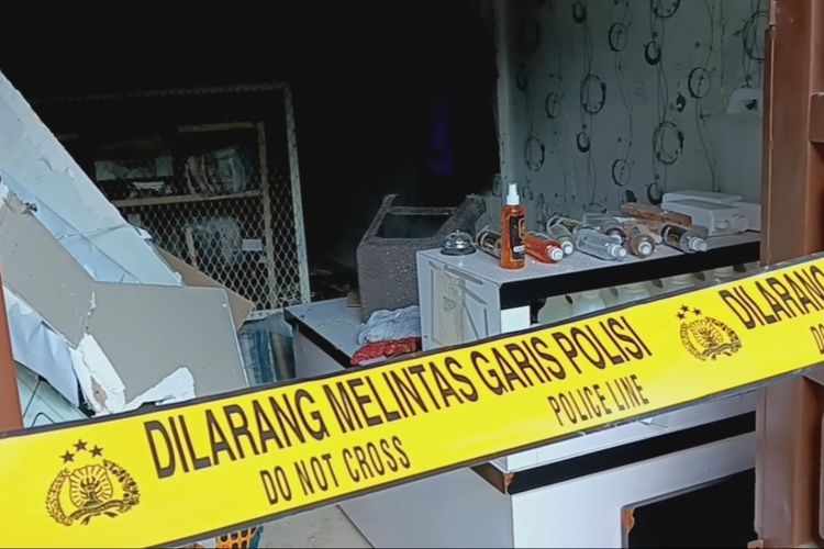 Tempat laundry di Kecamatan Medan Sunggal, Kota Medan rusak akibat mesin uap laundry meledak, Minggu (2/6/2024)