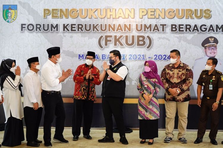 Bupati Kediri Hanindhito Himawan Pramana bersama Pemkab Kediri saat meminta seluruh RT berperan aktif melaporkan kegiatan warga yang mencurigakan.