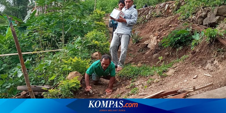 Sambil Menangis Terharu, Siprianus yang Alami Lumpuh Tak Menyangka Dapat Donasi dari Pembaca Kompas.com - Vimarsana News