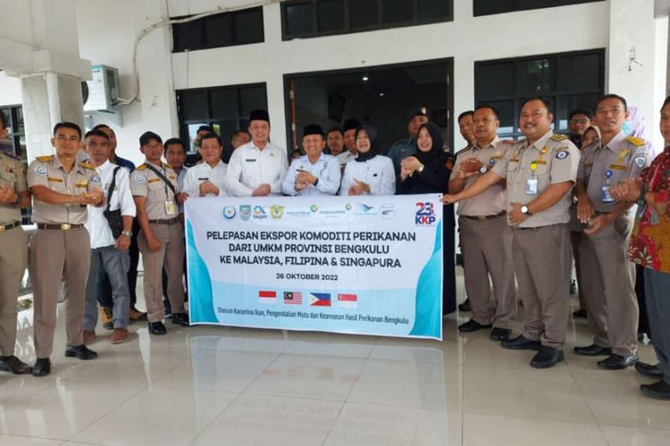 Pelaku usaha mikro kecil dan menengah (UMKM) asal Kota Bengkulu mengekspor komoditas lintah hidup ke tiga negara sekaligus, Rabu (25/10/2022). Pejabat Fungsional Balai Karantina Ikan, Pengendalian Mutu dan Keamanan Hasil Perikanan (BPKIPM) Bengkulu, Jones mengatakan UMKM Bengkulu PT Lintah Sultan melakukan ekspor 6.000 lintah hidup ke tiga negara tujuan.