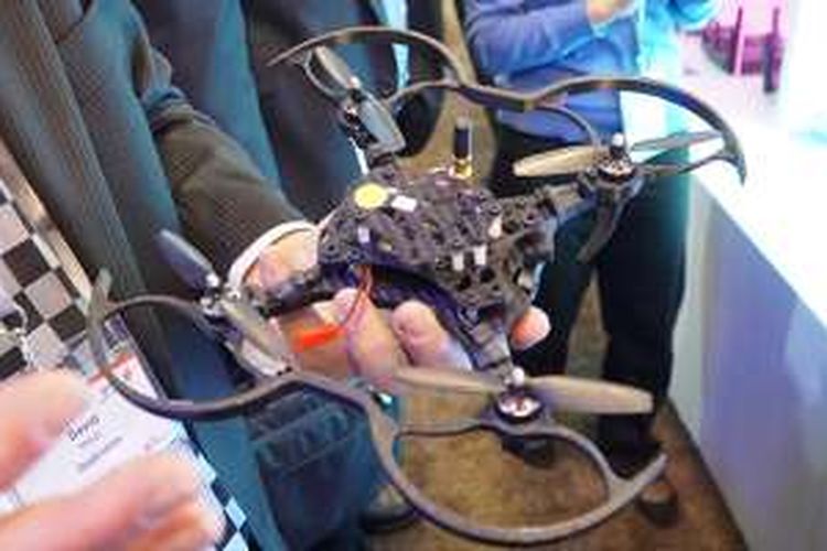 Sebuah prototipe drone berbasis platform Snapdragon Flight di arena MWC 2016