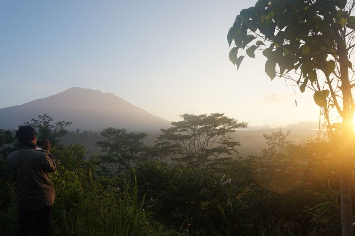 Suasana pagi hari Jumat (29/9/2017) di Pos Pantau Gunung Agung yang berjarak 12 kilometer.