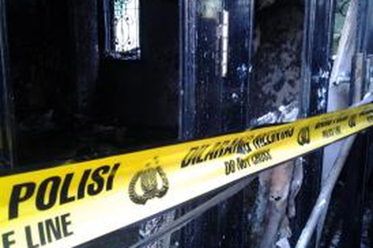 Rumah almarhum Uje di Perumahan Bukit mas, Rempoa, Jakarta Selatan terbakar pada Jumat (20/6/2014) pukul 03.00 dini hari.