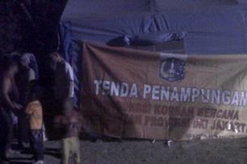 Korban Kebakaran Kampung Jembatan Tidur di Tenda